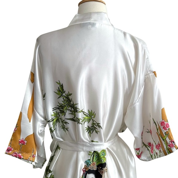 Asian Inspired Geisha Print White Satin Kimono Robe Topper Modern Bohemian M - Picture 7 of 13